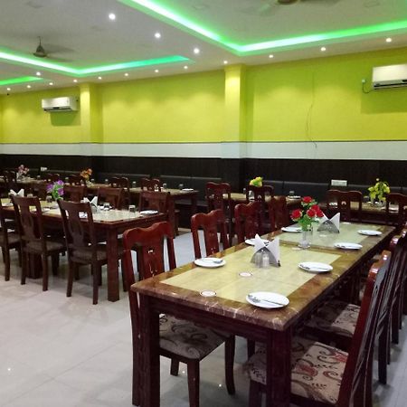 Hotel Landmark Пурі Екстер'єр фото