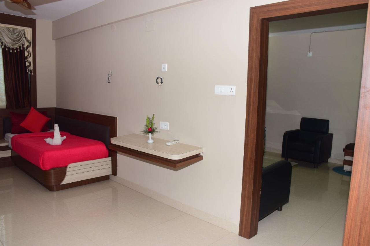 Hotel Landmark Пурі Екстер'єр фото