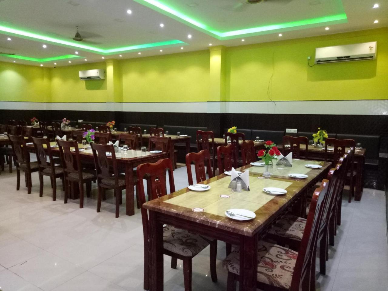 Hotel Landmark Пурі Екстер'єр фото