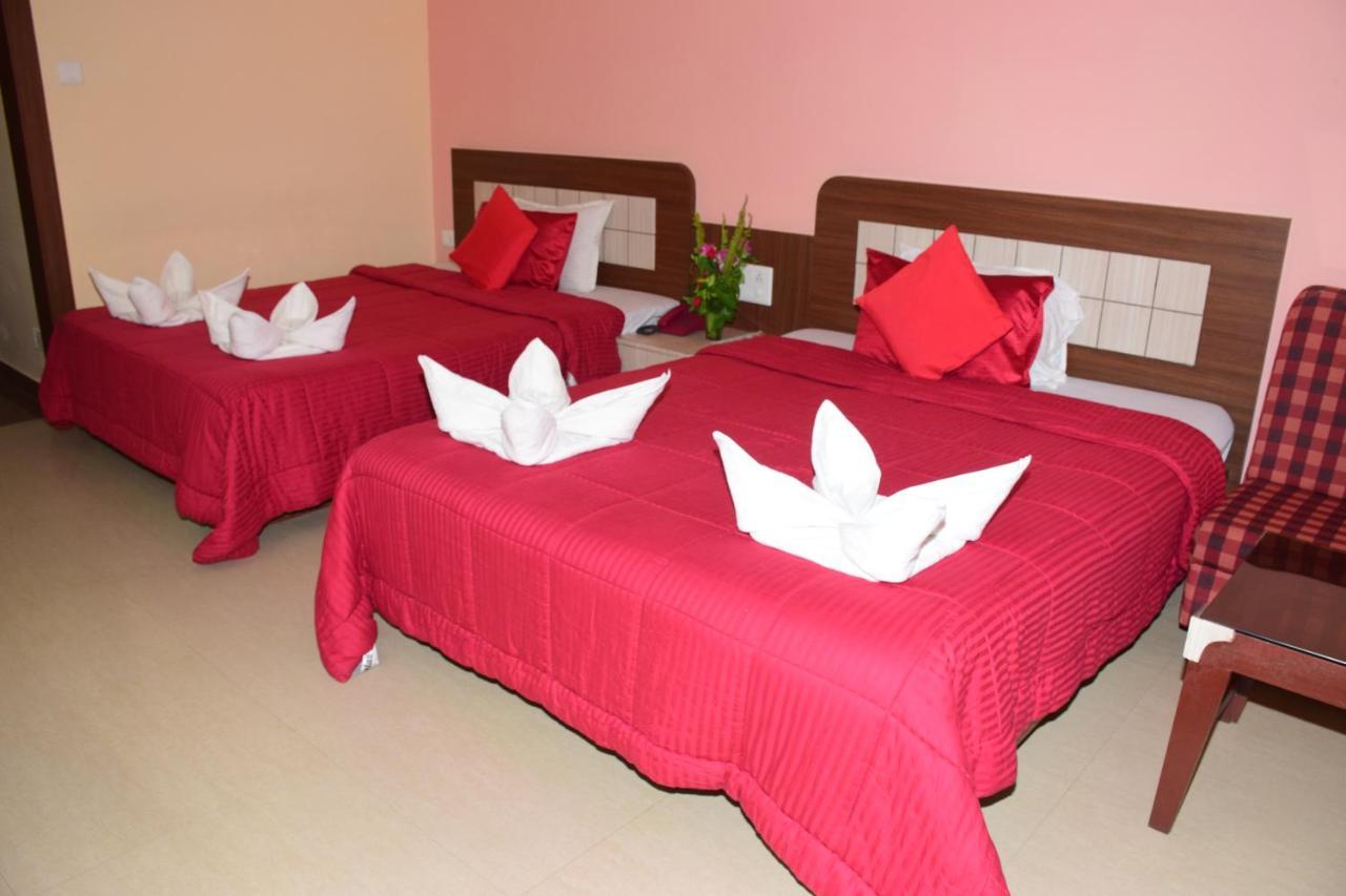 Hotel Landmark Пурі Екстер'єр фото